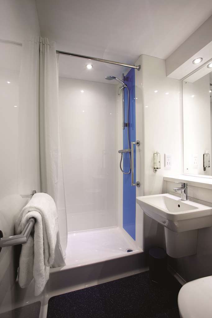 Travelodge Birmingham Oldbury Oldbury  Room photo